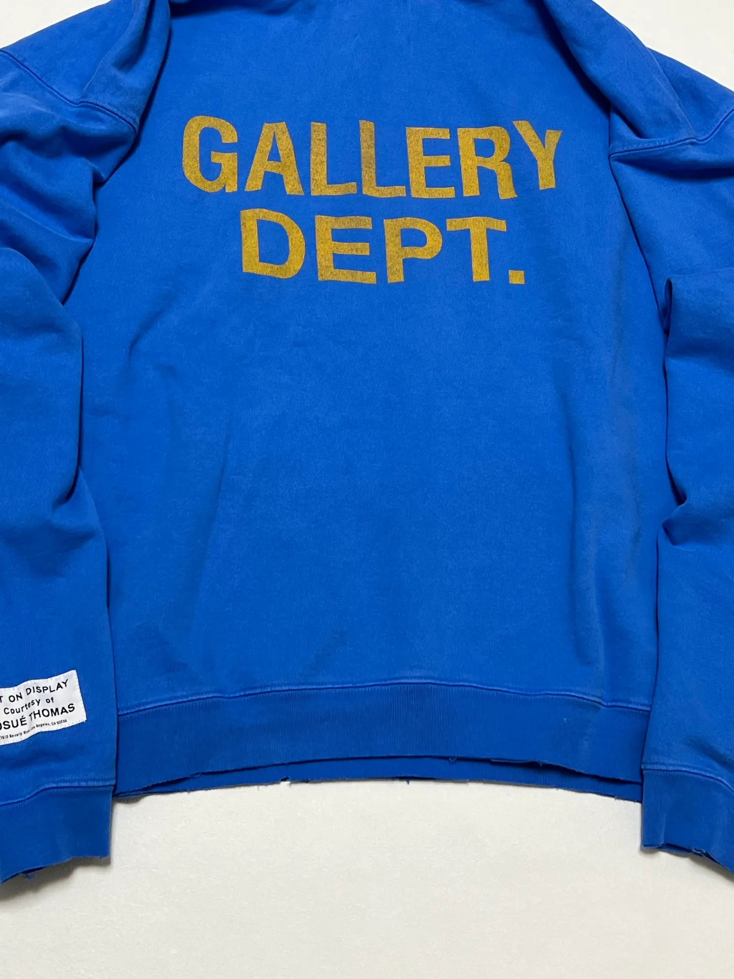 GALLERY DEPT. 90'S GD LOGO HOODIE/BLU 90's retro destroyed royal blue English hoodie Royal Blue S-XL Needs custom weaving and dyeing 500g high weight sweatshirt fabric Light fleece treatment on the inside Overall wide and comfortable Loose version Trendy and fashionable Same as the original version Washed and distressed printing Original consistent hang tag With G LOGO hanging beads/yellow triangle warning sign